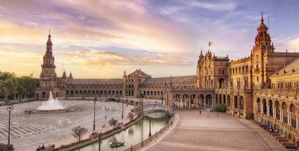Magnifico Apartamento Tipo Duplex En Triana, Seville